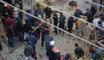 পাকিস্তানে মসজিদে ভয়াবহ বিস্ফোরণে আইএসের দায় স্বীকার